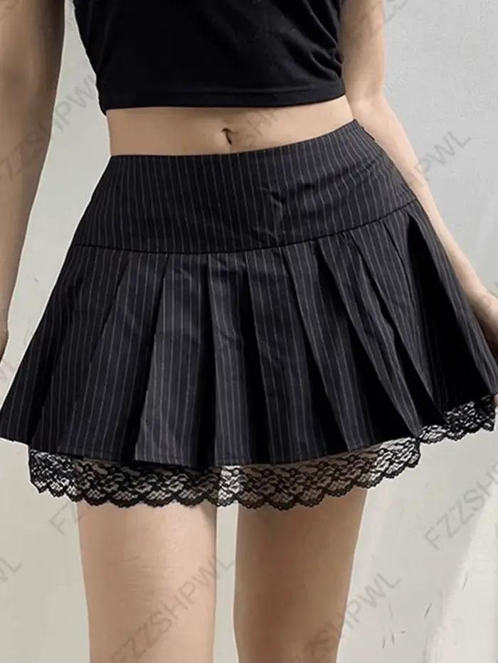 Jupe plissée rétro Y2K Coquette pour femme, noire à fines rayures, avec bordure en dentelle, taille basse, mini-jupe-culotte, tendance été, style gothique chic