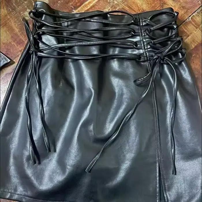 Mini jupes gothiques en cuir noir pour femmes