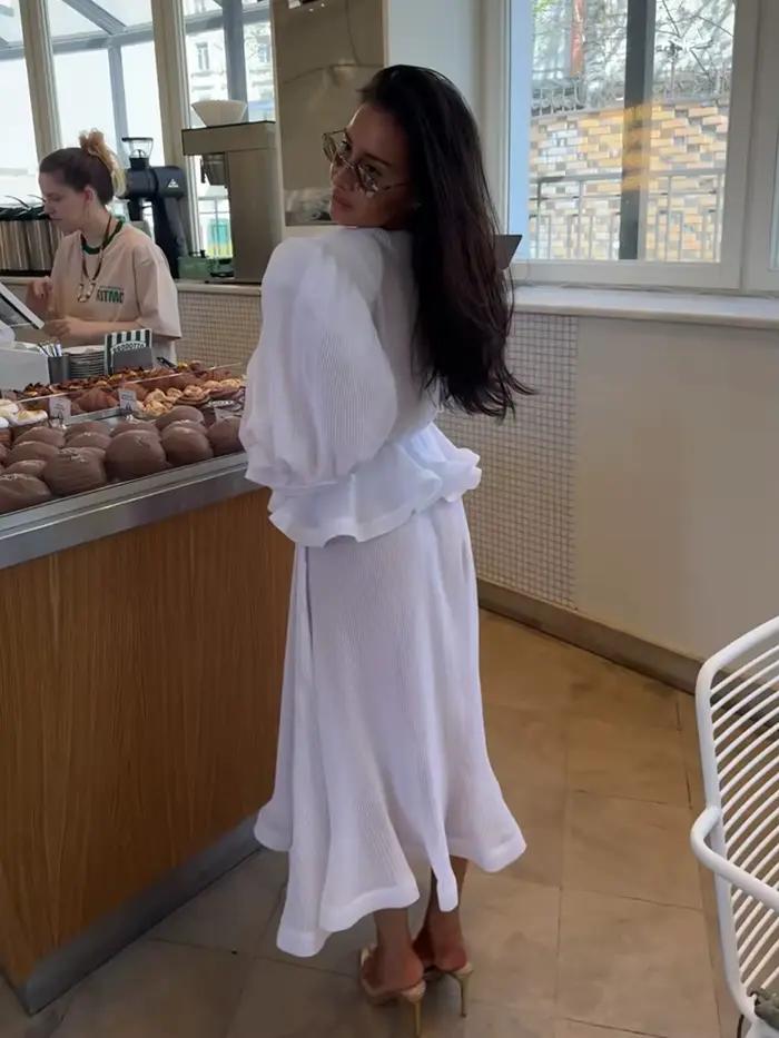 Ensemble chic 2 pièces pour femme : chemise à manches cloche et jupe, col en V, volants, avec écharpe – Collection été 2026