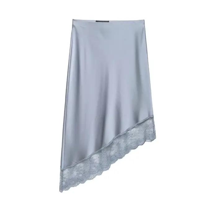 Jupe mi-longue trapèze en satin pour femme