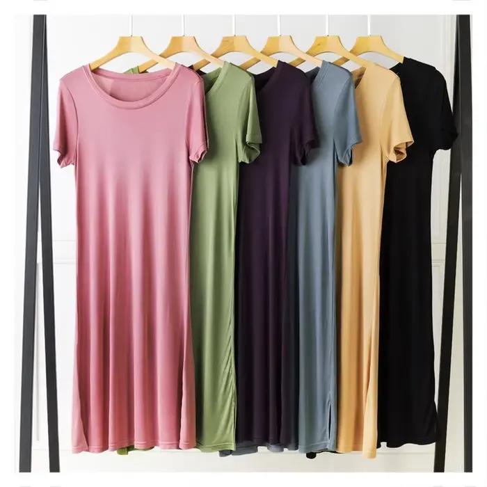 Robe en soie tricotée couleur unie, grande, moyenne, longue, soie mûre, manches courtes, col rond, jupe portée à même la peau