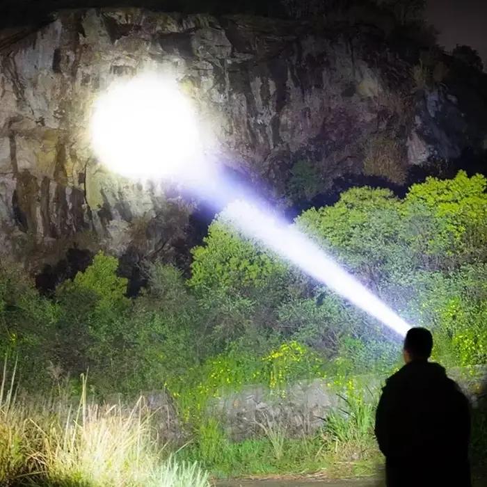 Phares extérieurs avec longue durée de vie de la batterie et lumière forte LED pêche de nuit charge lampe de poche magnétique montée sur la tête