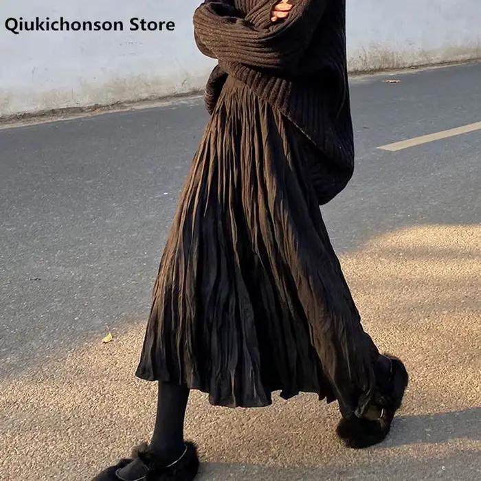 Jupe plissée noire déformée pour femme