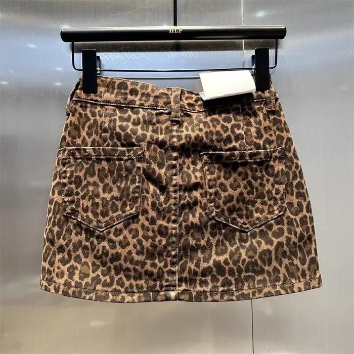 Jupe de hanche en jean imprimé léopard marron élastique