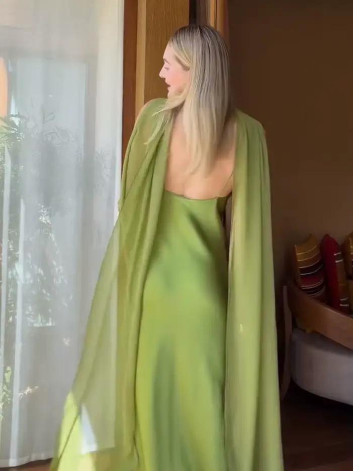 Robe longue en satin vert pour femme