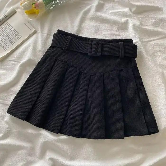 Jupe plissée avec ceinture en cordon