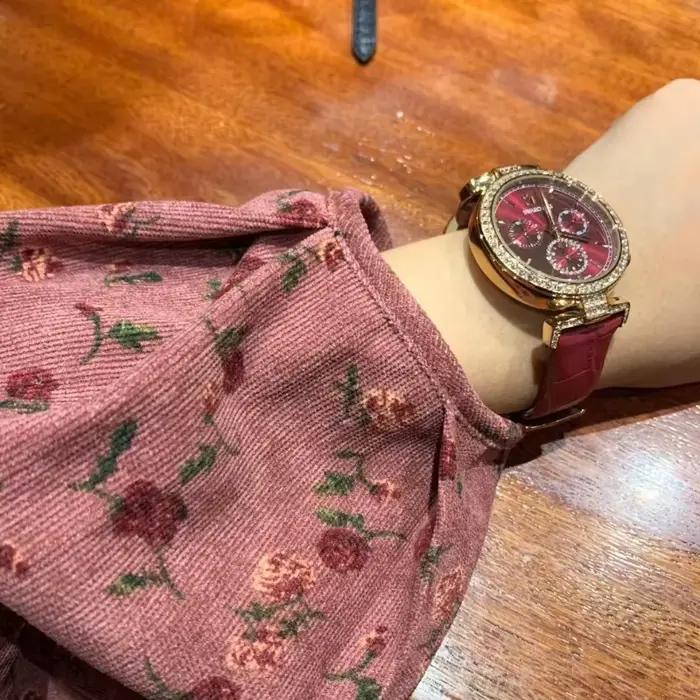 Robe à fleurs en velours côtelé