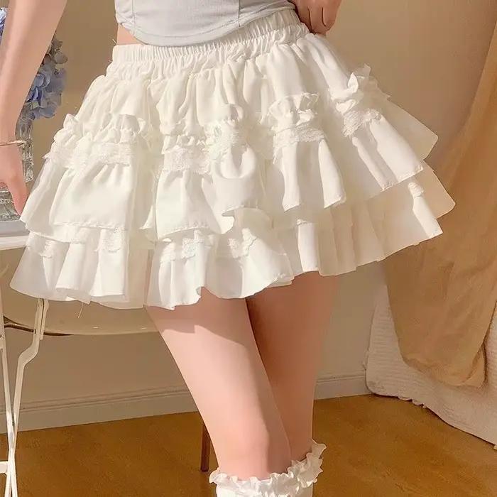Jupe mini étagée blanche en dentelle