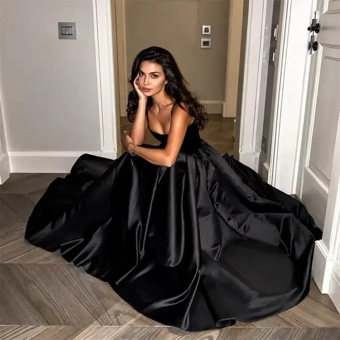 Robe de soirée longue noire transparente sur mesure pour occasions spéciales