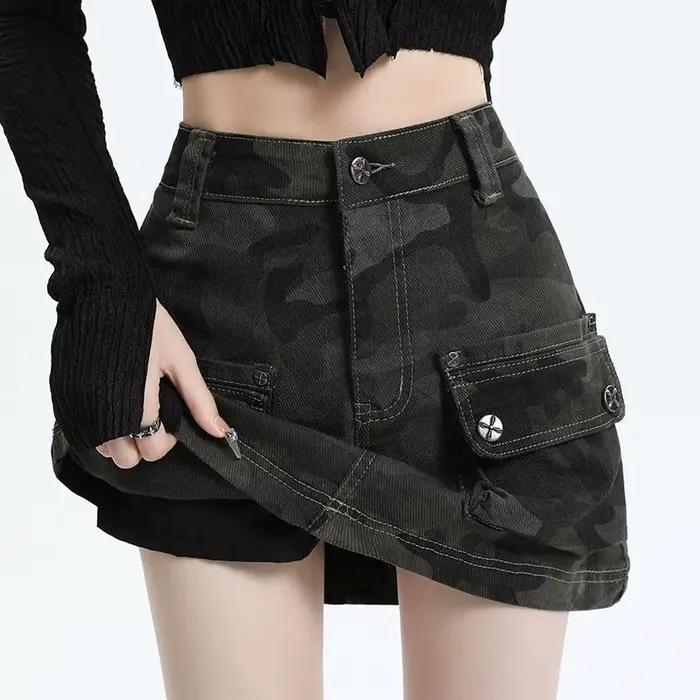 Jupe courte en jean camouflage vert militaire pour femme