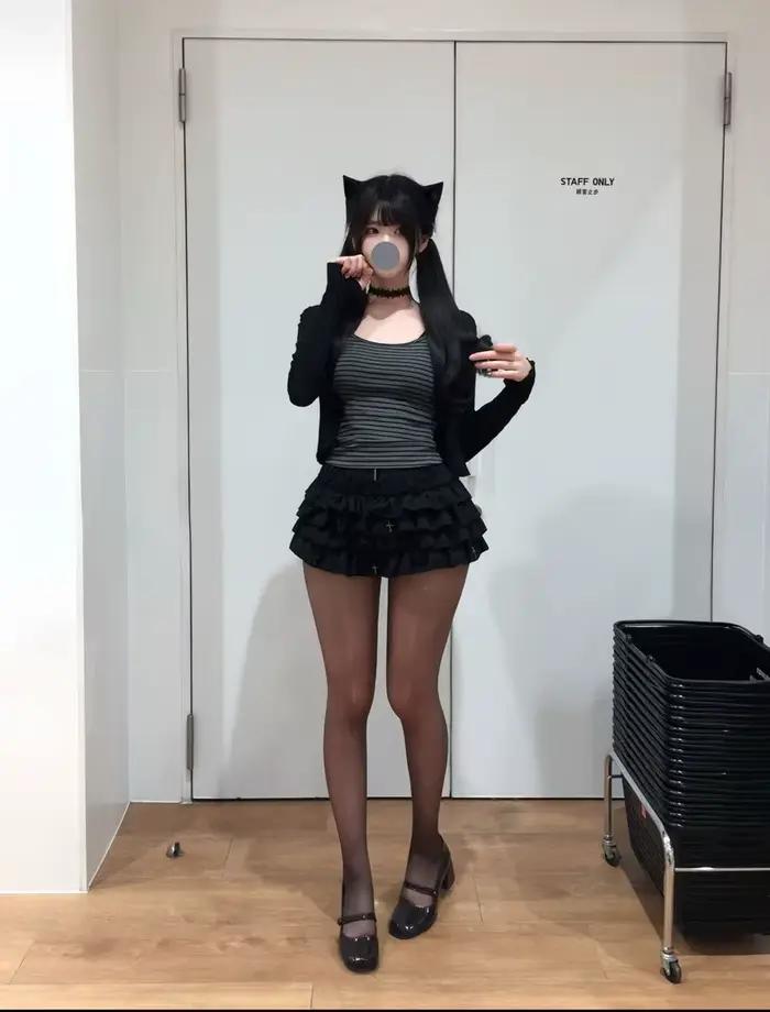 Jupe gothique Dueweer avec volants superposés et breloques croisées pour femmes, mini-robe courte, style kawaii punk Y2K, occasion spéciale Halloween