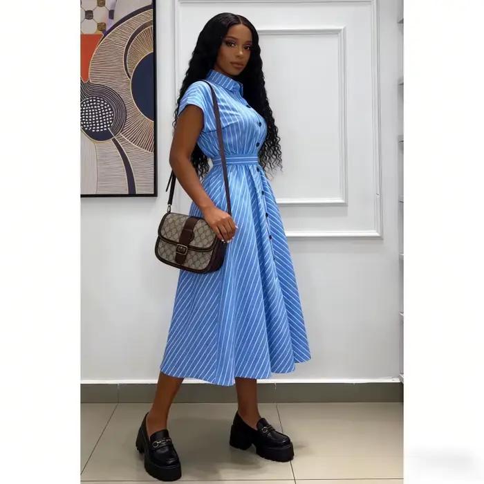 Robe longue femme coupe trapèze col rabattu manches courtes rayée élégante simple boutonnage à lacets pour le travail Printemps 2026