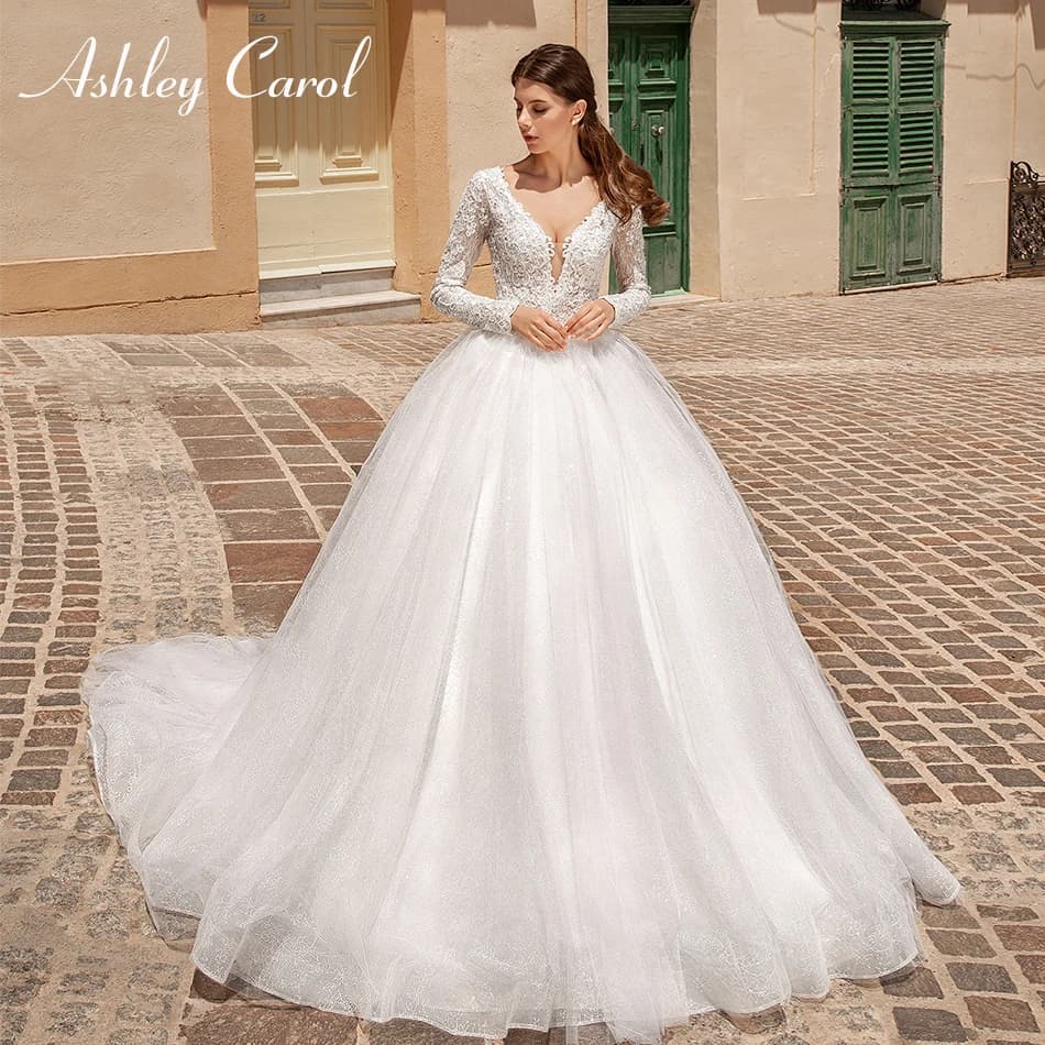 Ashley Carol princesse robe De mariée à manches longues col en v perlé dentelle Appliques bouton a-l