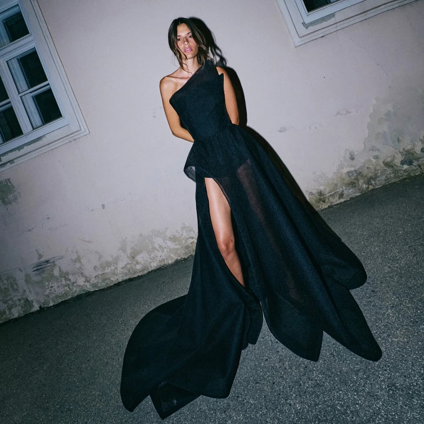 Robes de soirée formelles pour femmes 2026 – Robe de bal noire chic sans bretelles avec fente en org
