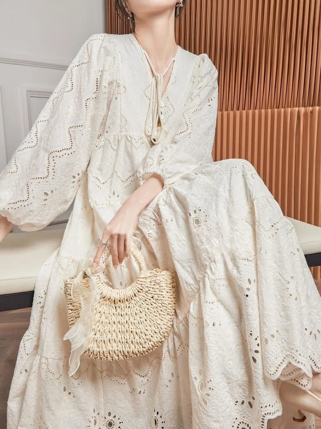 Robe longue à manches longues en dentelle brodée pour femmes, col noué, manches bouffantes, découpes