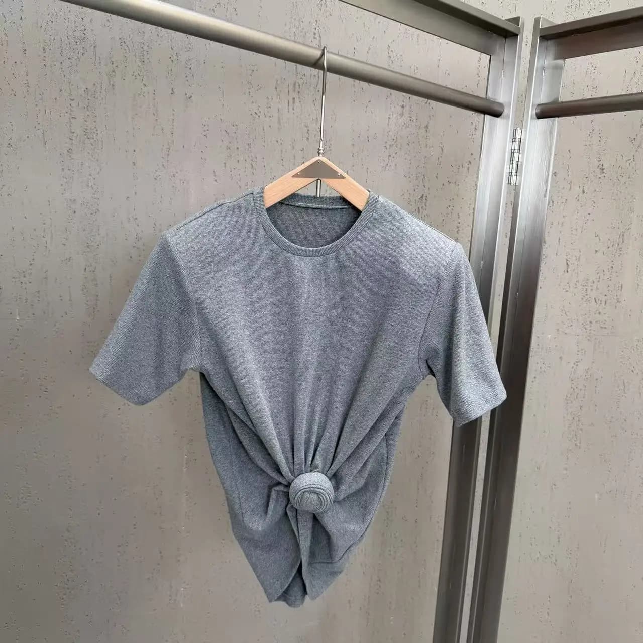 T-shirts d'été 2026 à nœud torsadé à la taille pour femmes, haut décontracté ample à col rond et man