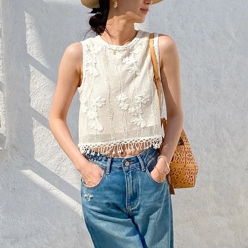 Ensemble court blanc brodé de fleurs d'été, haut court et jupe taille haute, style bohème chic