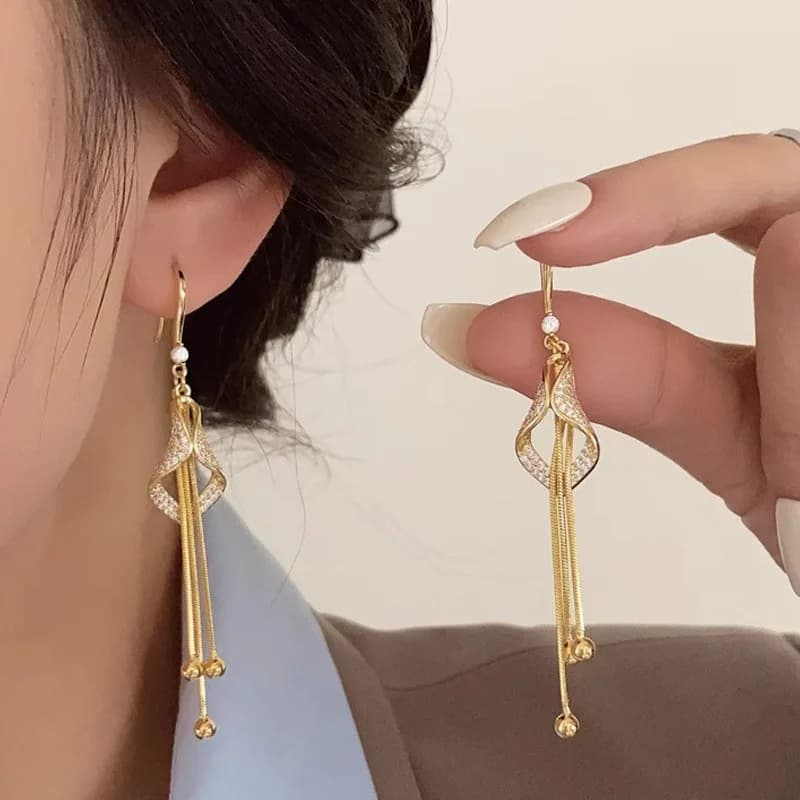 Boucles d'oreilles longues à pampilles en strass pour femmes exquises, pendantes en forme de fleur, 