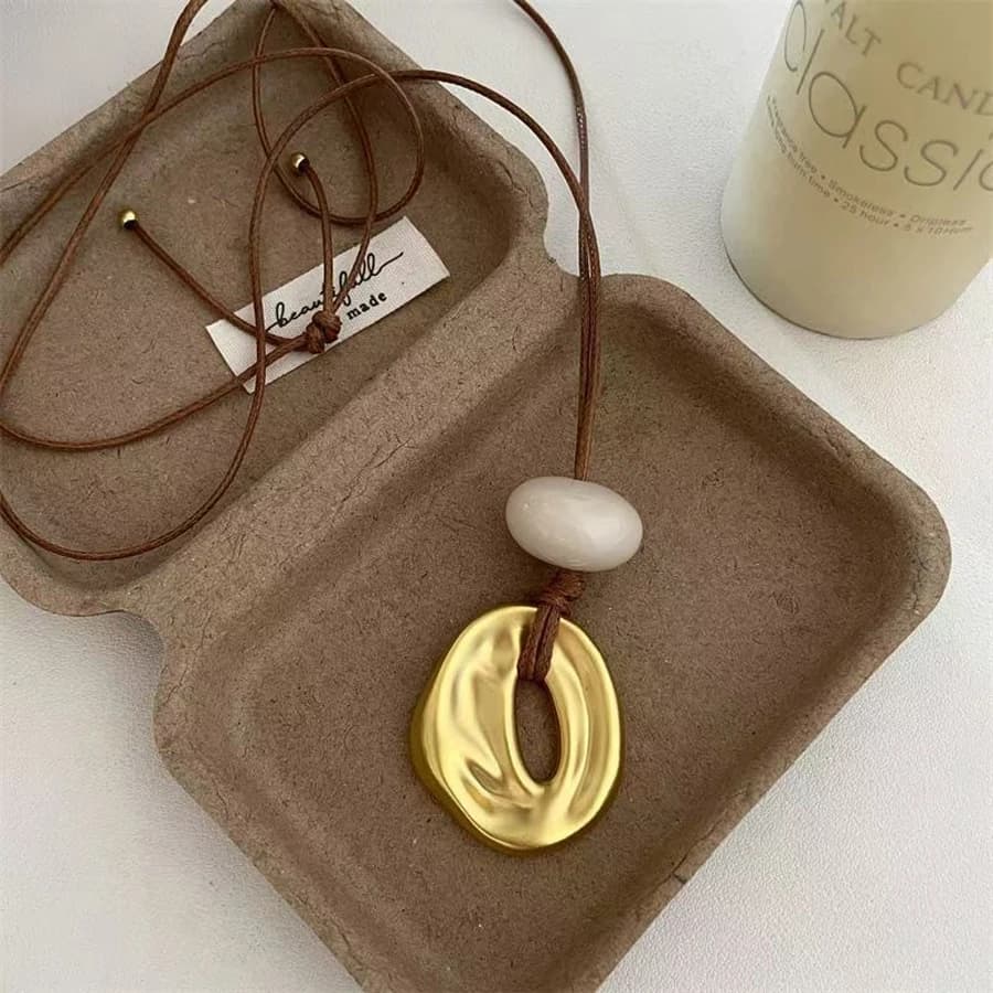 Collier de perles longues pour femmes et filles, pendentif géimétrique irrégulier en résine, corde d