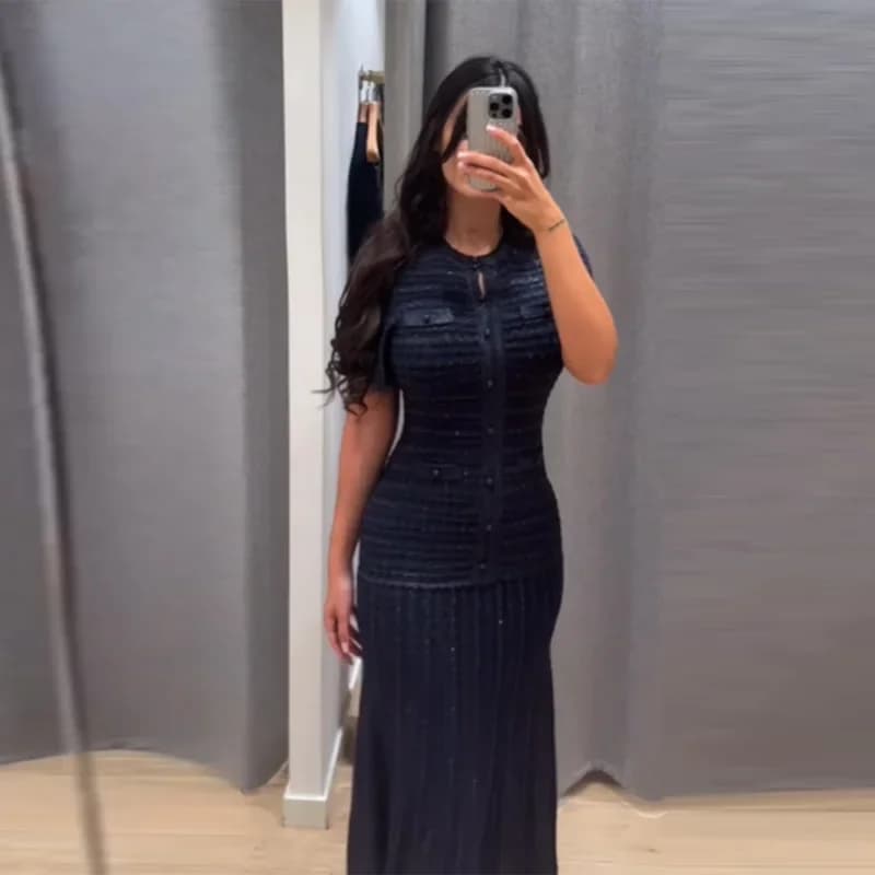 Robe longue chic pour femme à manches courtes, coupe ajustée, style rétro texturé, simple boutonnage
