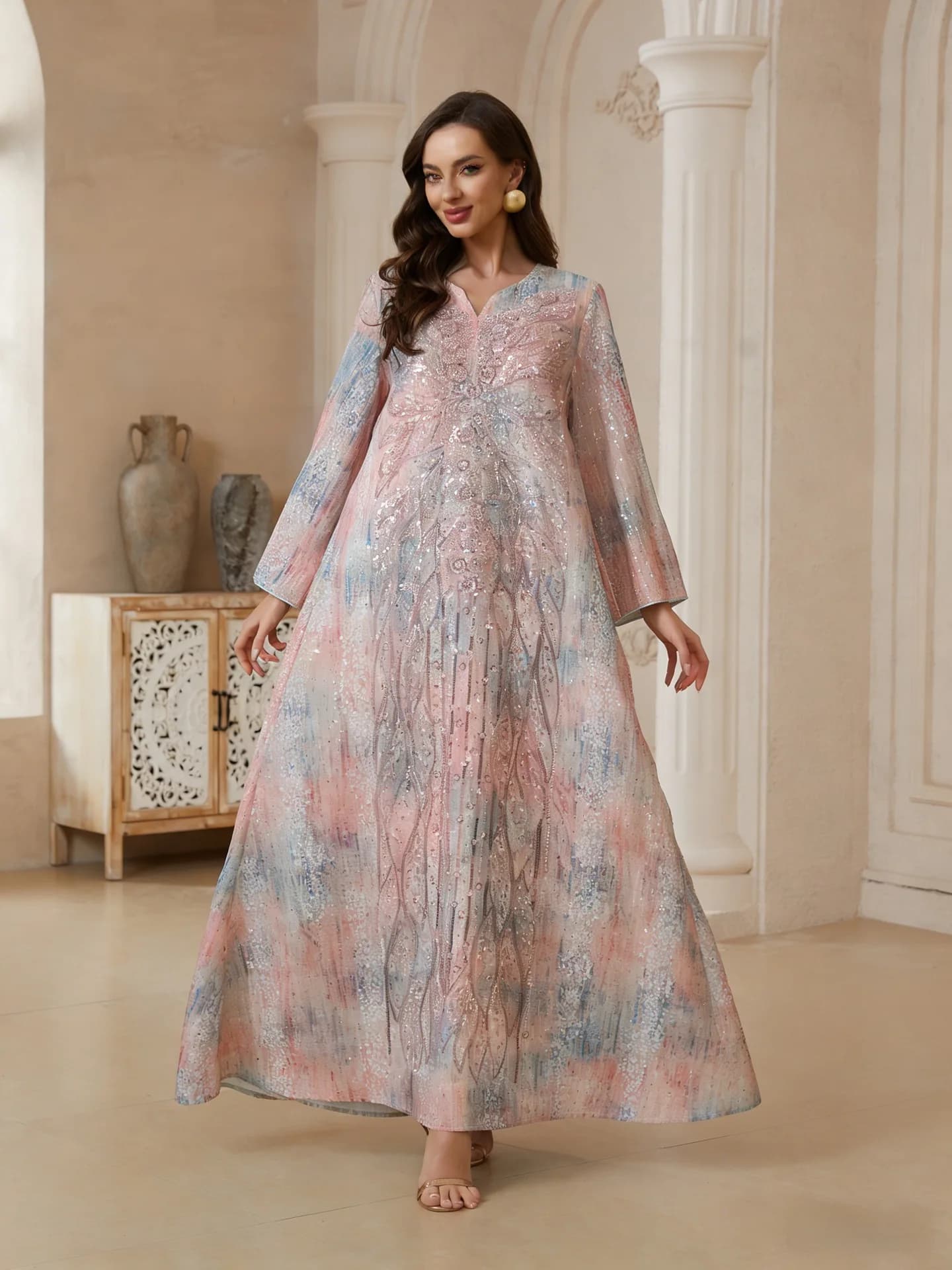 Robe longue brodée de sequins avec texture élégante, grand spectacle, robe longue pour femme dans le