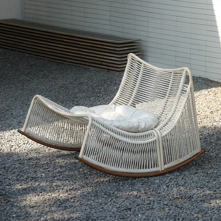 Chaise longue à bascule extérieure avec cadre en acier au carbone enduit de poudre résistant aux int