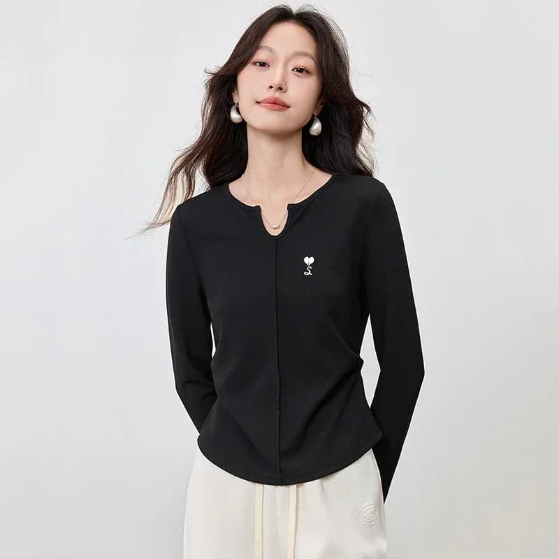 T-shirt à manches longues SENTUBILA 2026 Automne Broderie Lettre d'amour Tricoté pour Femme Col en V