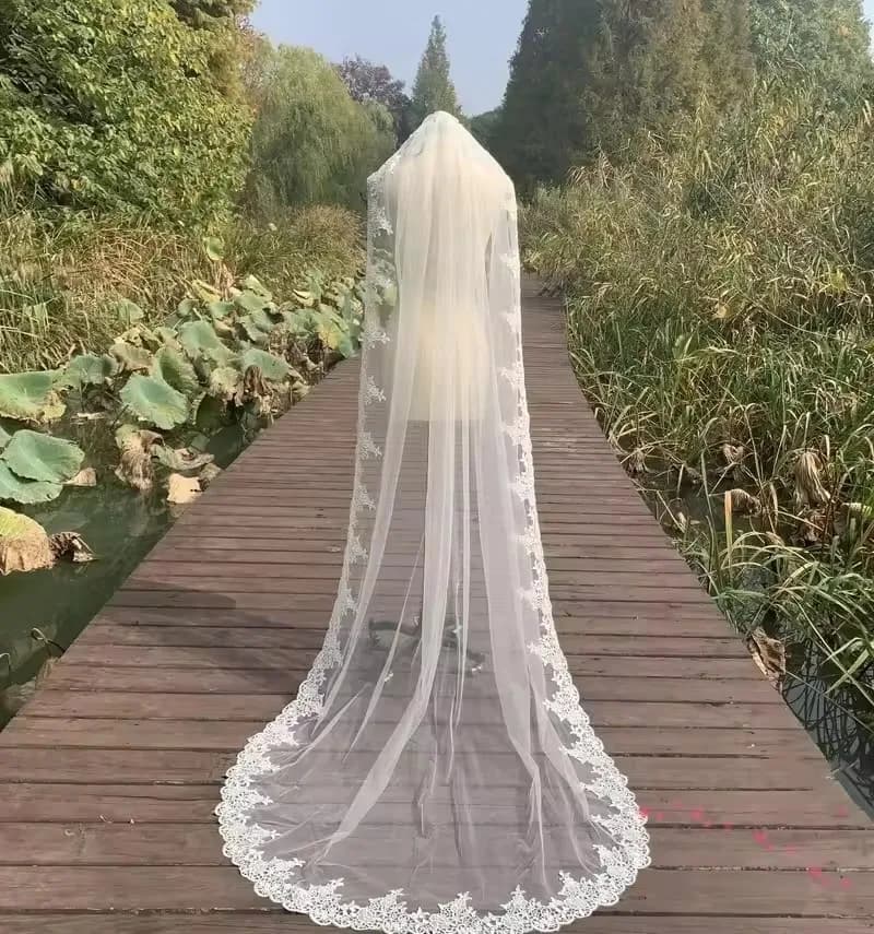 Voile de Mariage Long à Bords en Dentelle pour Patients Luxueux, Blanc/Ivoire avec Peigne, Tulle, un