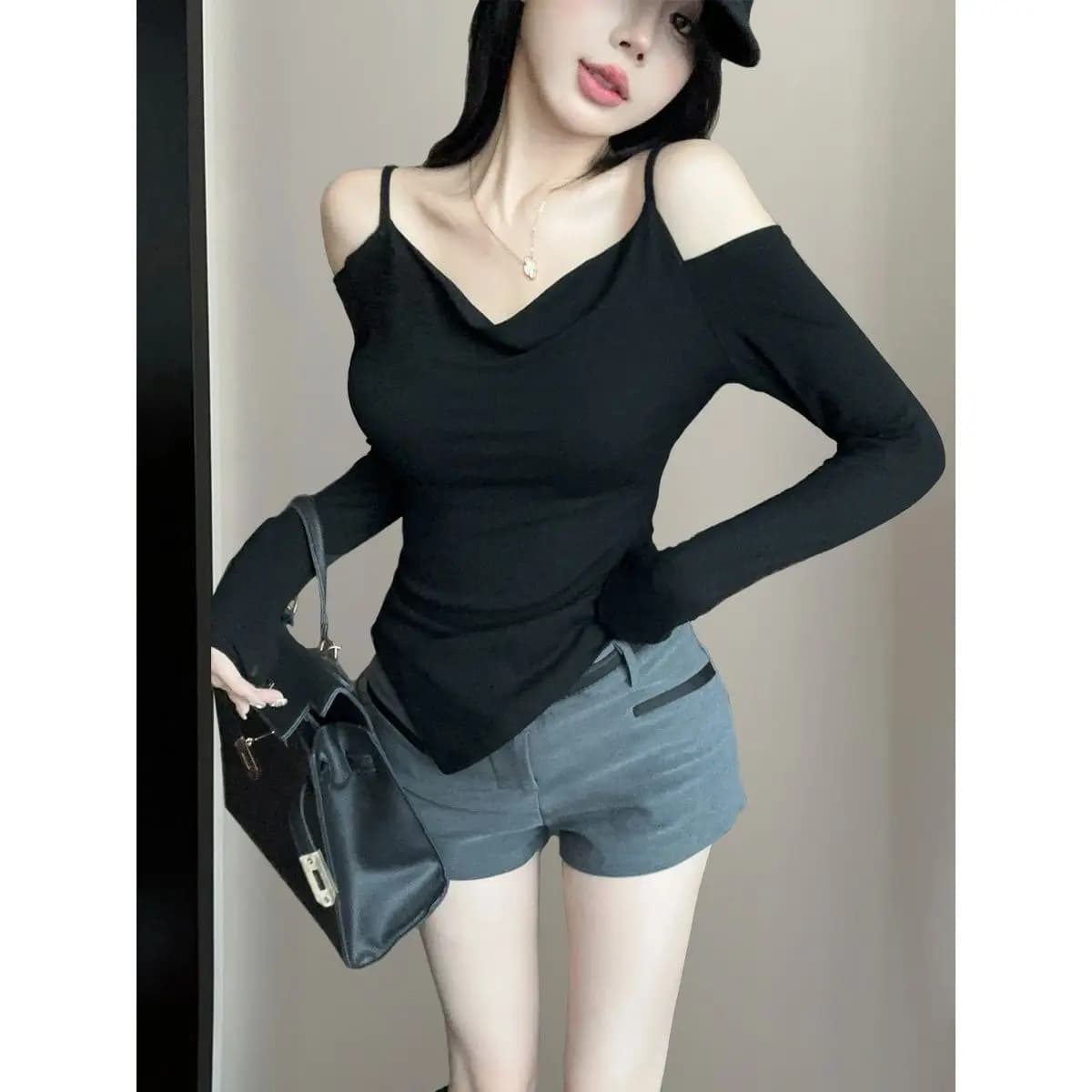 T-Shirt à manches longues irrégulières pour femmes, épaules nues, Slim, Sexy, haut à encolure pivota
