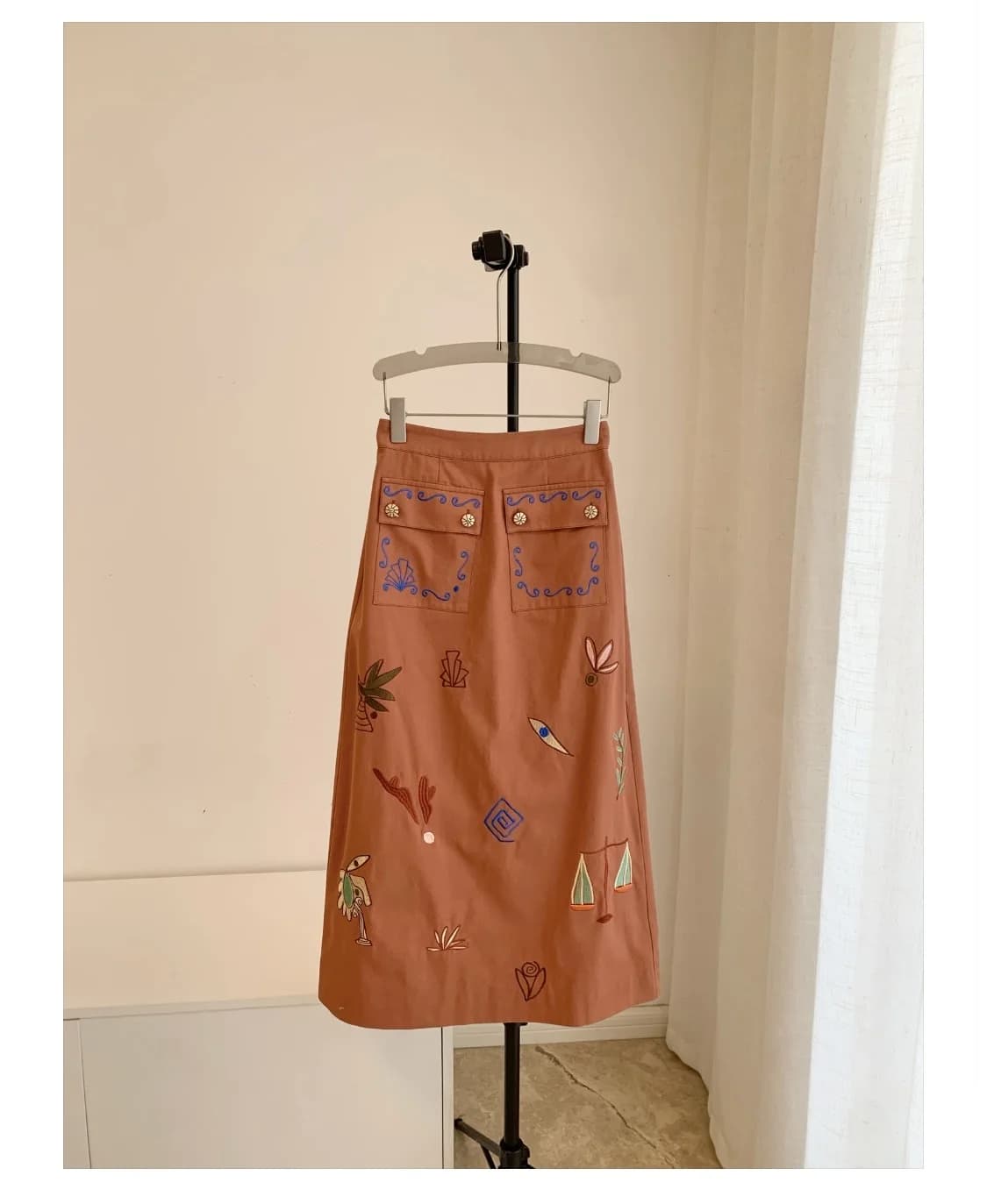 Chemise pour femme avec motif brodé, manches courtes, poches, blouse + jupe longue taille haute