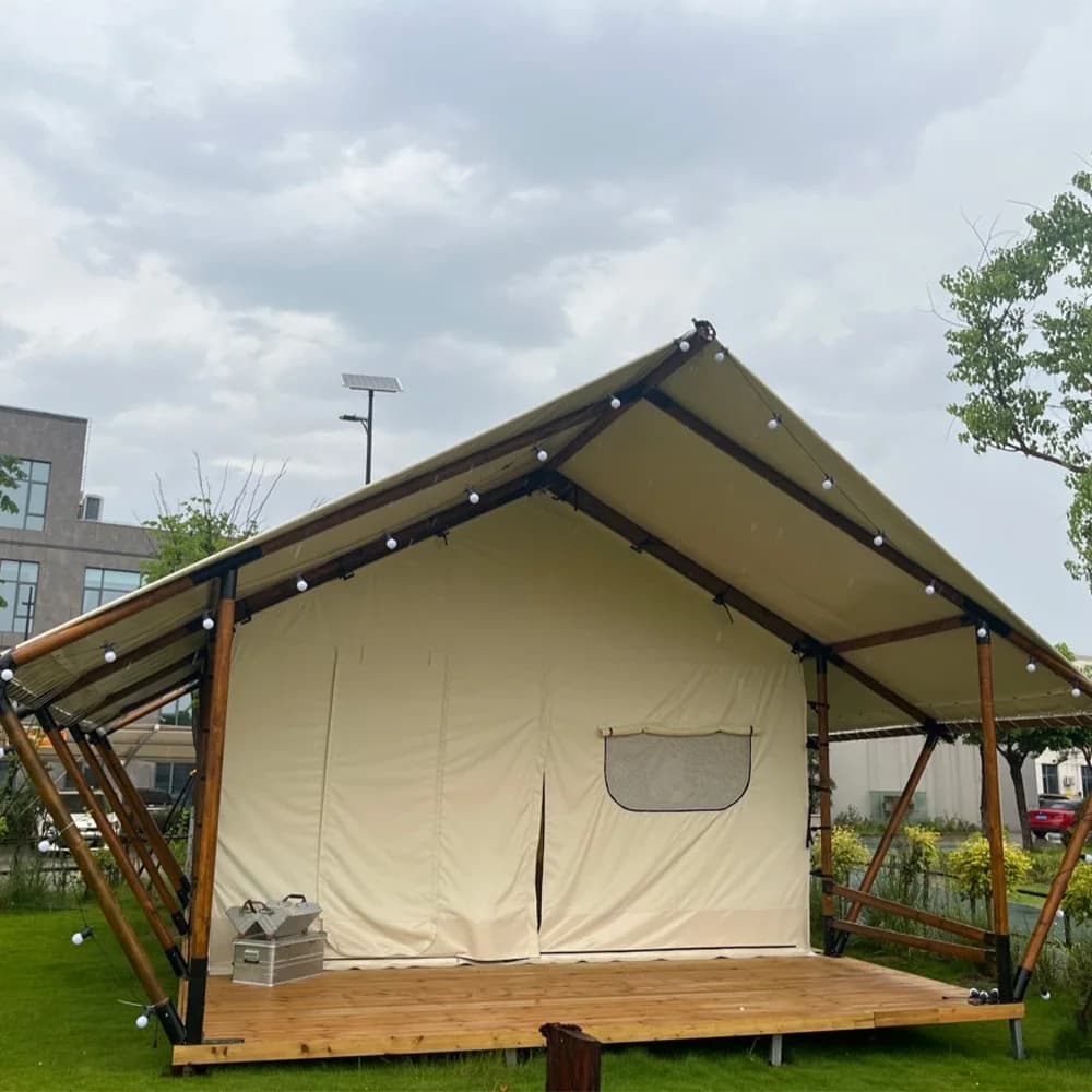 Tente de camping de luxe pour safari avec structure en acier, double couche, poêle et auvent – Maiso