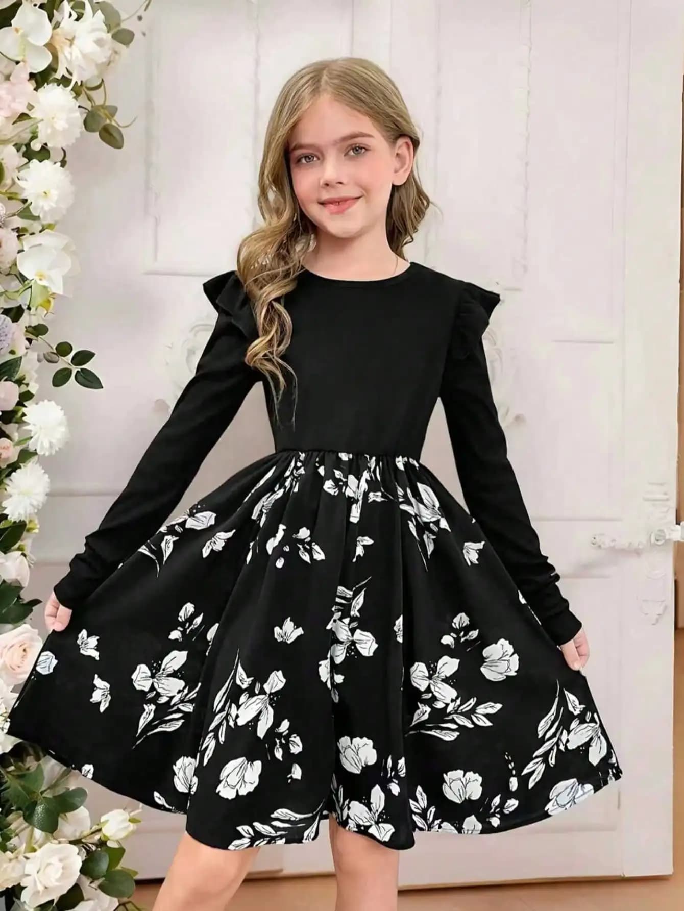 Robe décontractée à manches longues et col rond pour fille, élégante en noir avec motif floral blanc