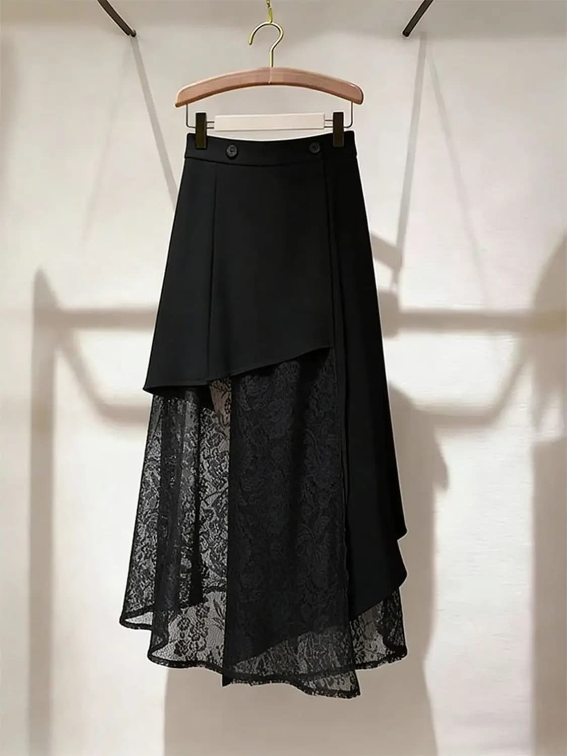 Jupe longue trapèze noire asymétrique à taille haute avec dentelle, design élégant, pour femme, coll
