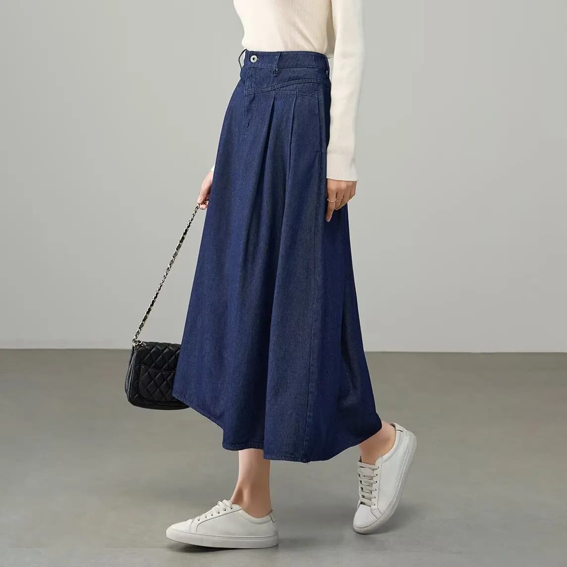 Jupe mi-longue élégante en denim plissée avec poches, coupe trapèze amincissante, taille élastique, 