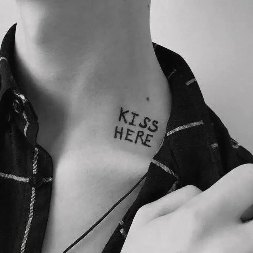 Tatouage faux tatouage durable KISS HERE lettre pour femme homme cou Art tatouage autocollant Sexy t