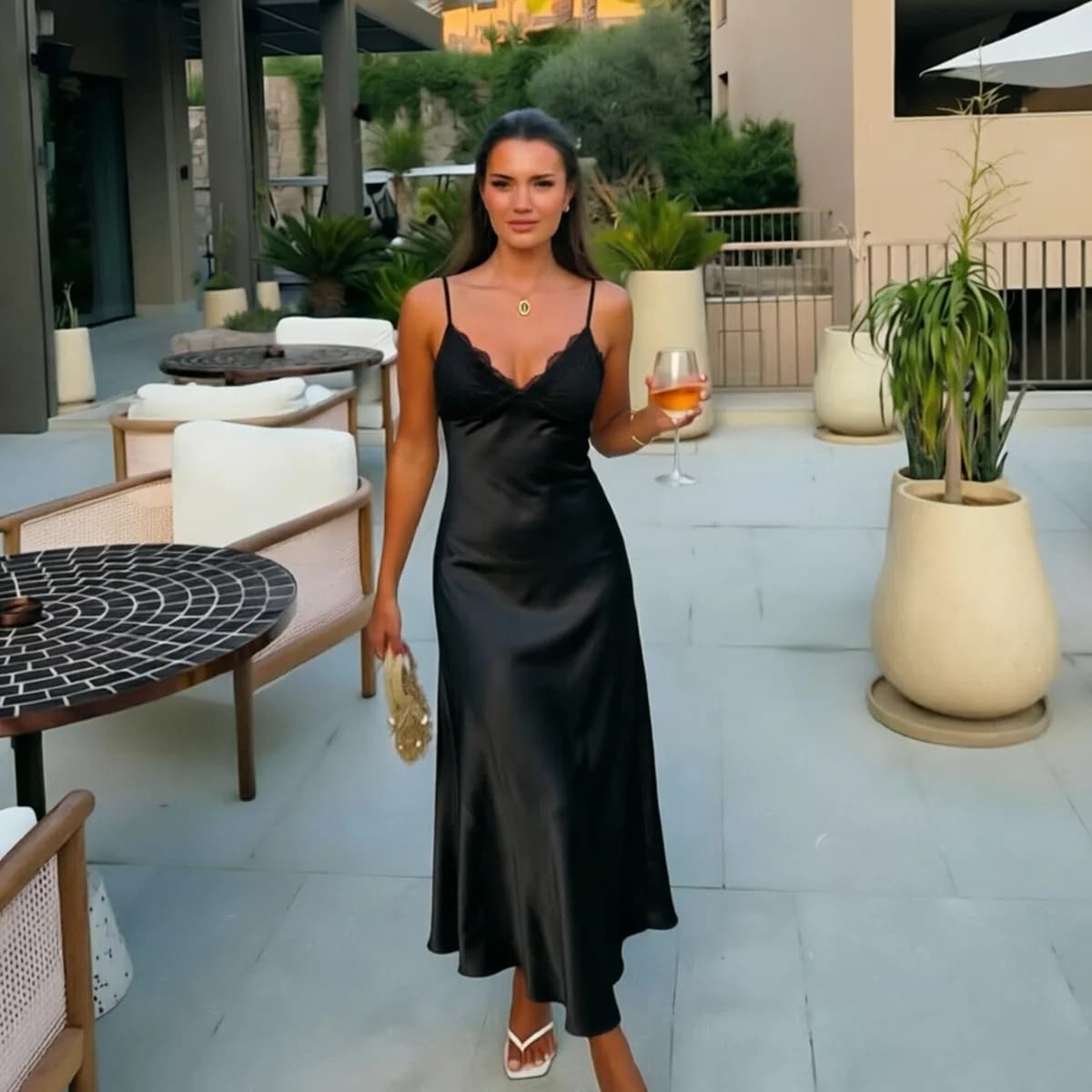 Robe élégante en dentelle dos nu pour femme, longue, ajustée, coupe trapèze, parfaite pour les rende