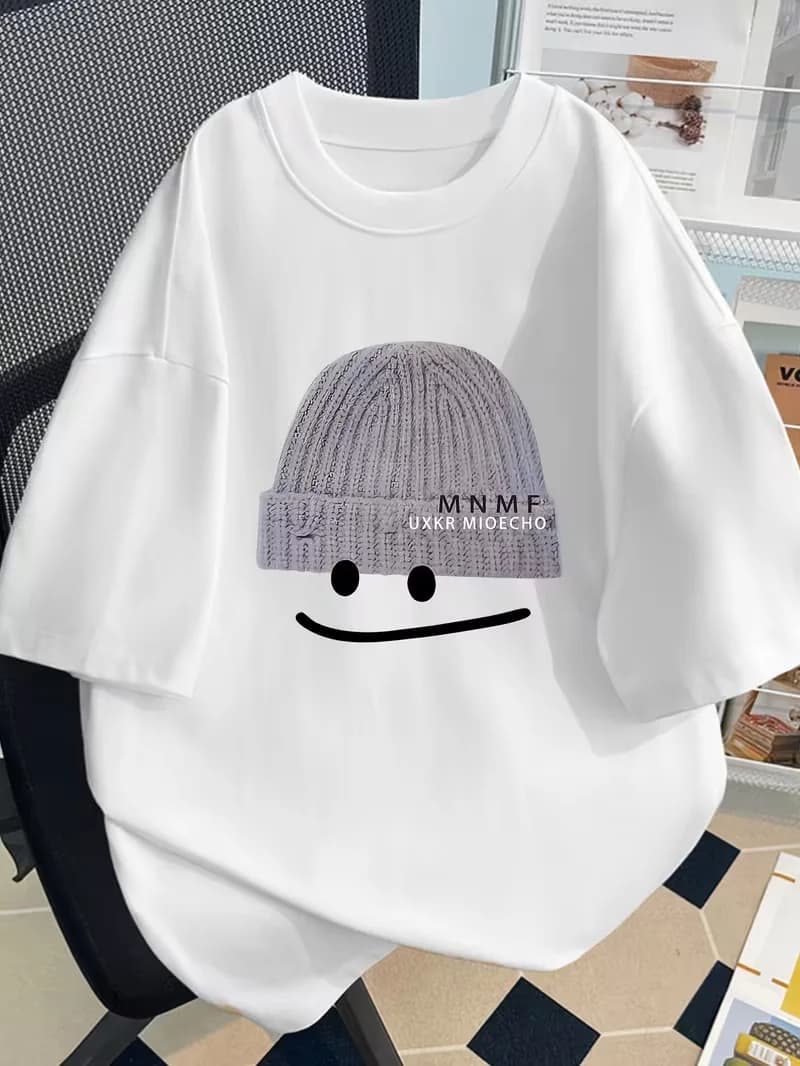 T-shirt à manches courtes avec motif de chapeau tricoté, design estival tendance, coupe ajustée, imp