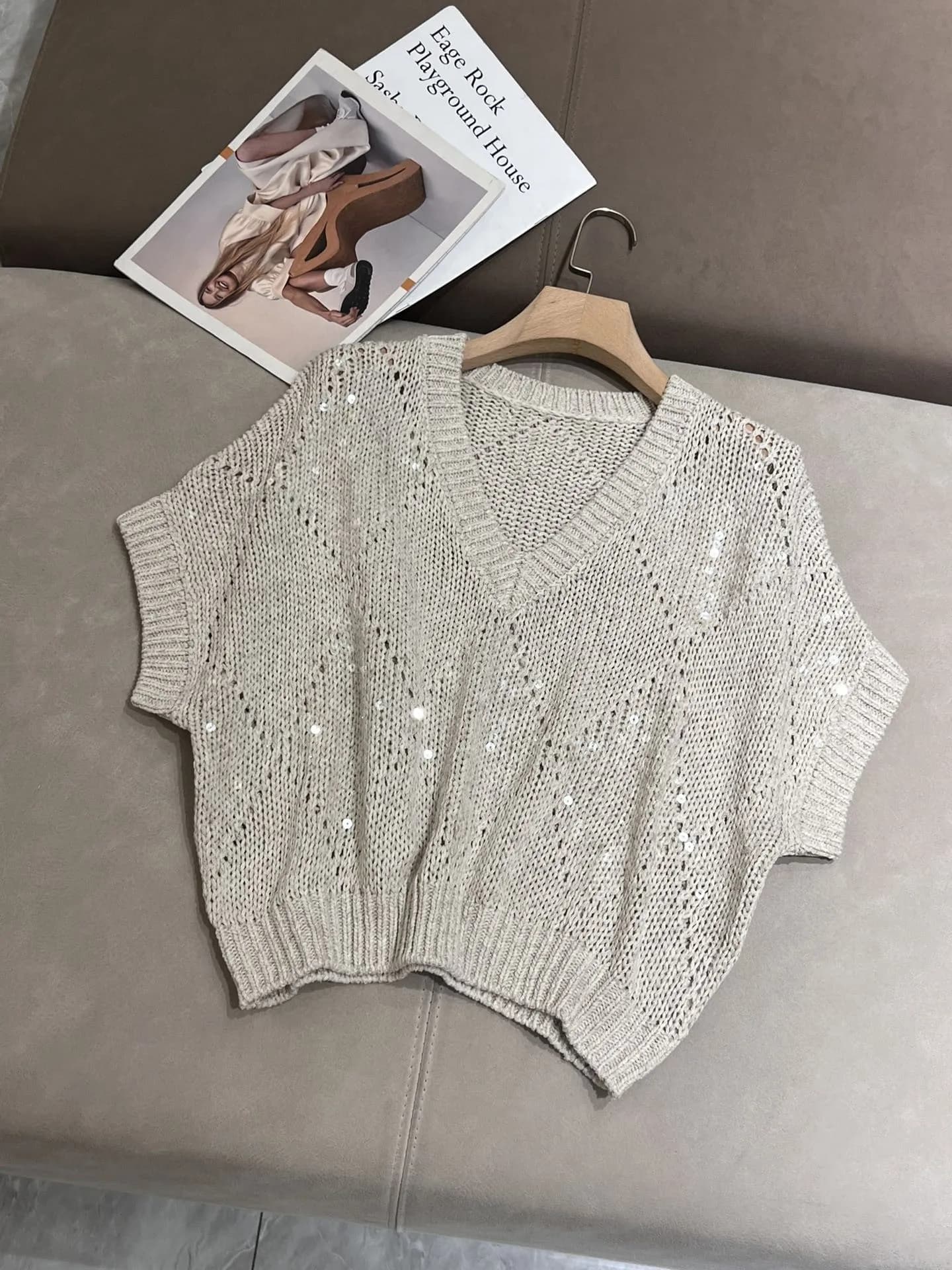 Superbe haut tricoté en coton et lin à sequins, col en V, manches courtes