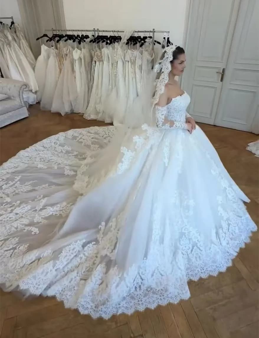 Robes de mariée de luxe pour femmes, style princesse, avec appliques en dentelle, épaules dénudées, 