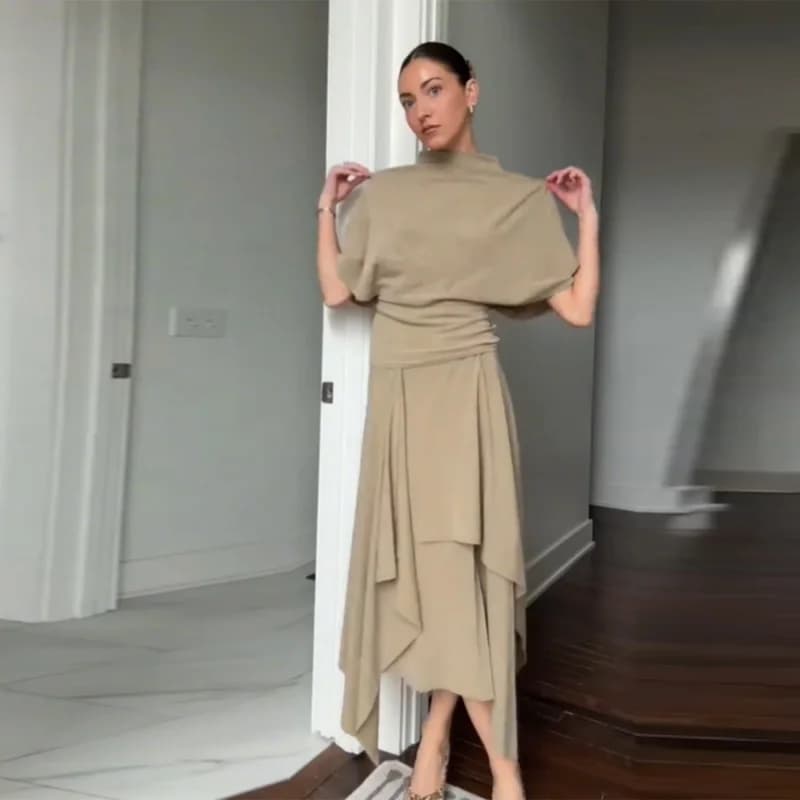 Ensemble deux pièces drapé camel pour femme, élégant, avec haut à col montant et taille froncée, jup