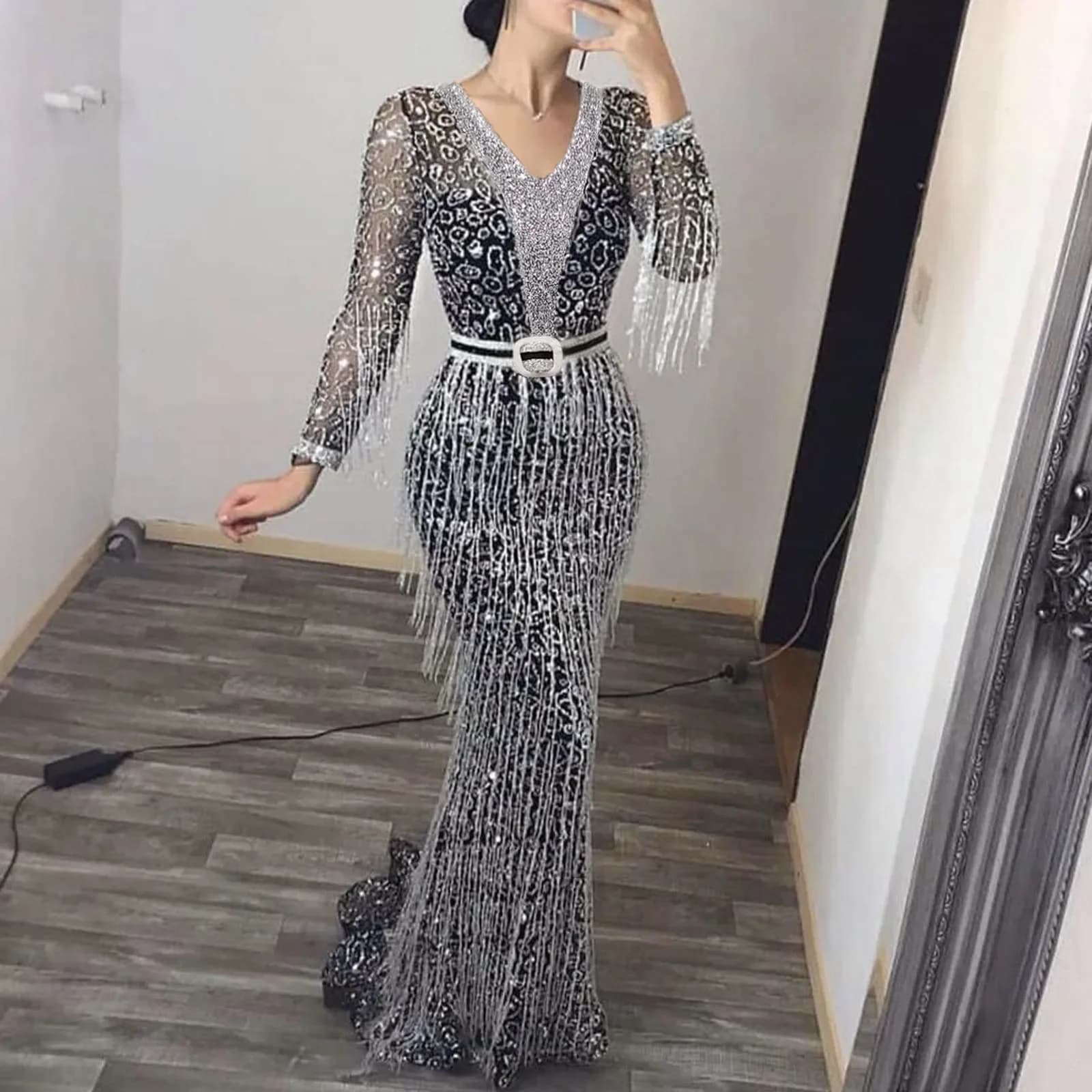 Robe de bal à manches longues pour femmes, élégante, Sexy, décolleté en V profond, paillettes, frang