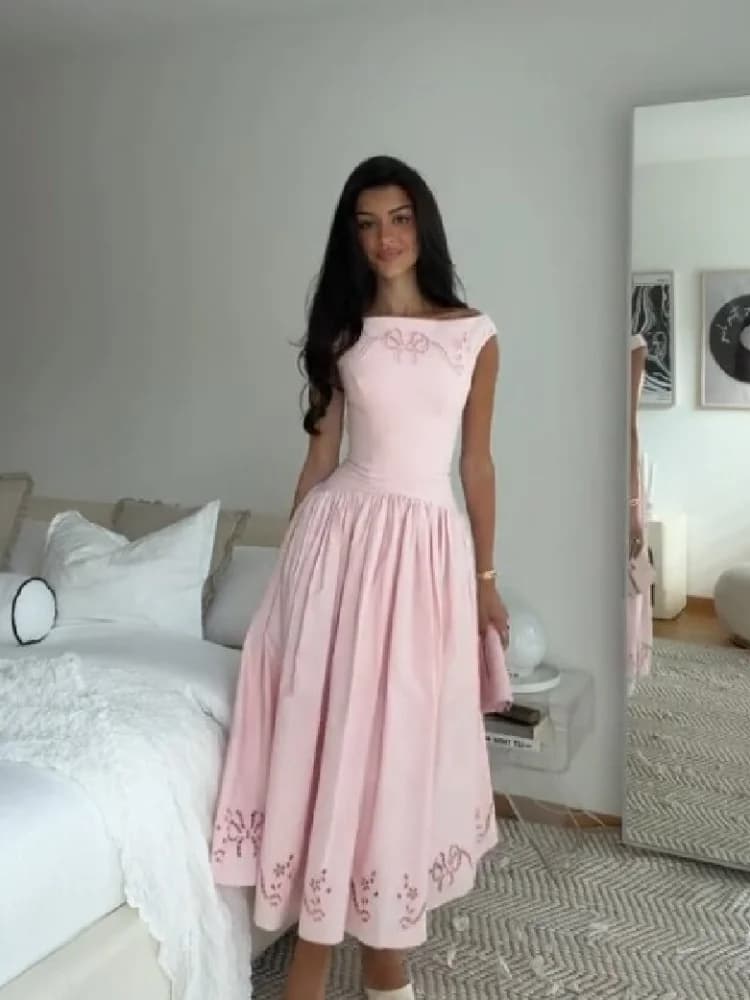 Robe midi blanche élégante à épaules dénudées, broderie tendance, taille cintrée, coupe trapèze, ten