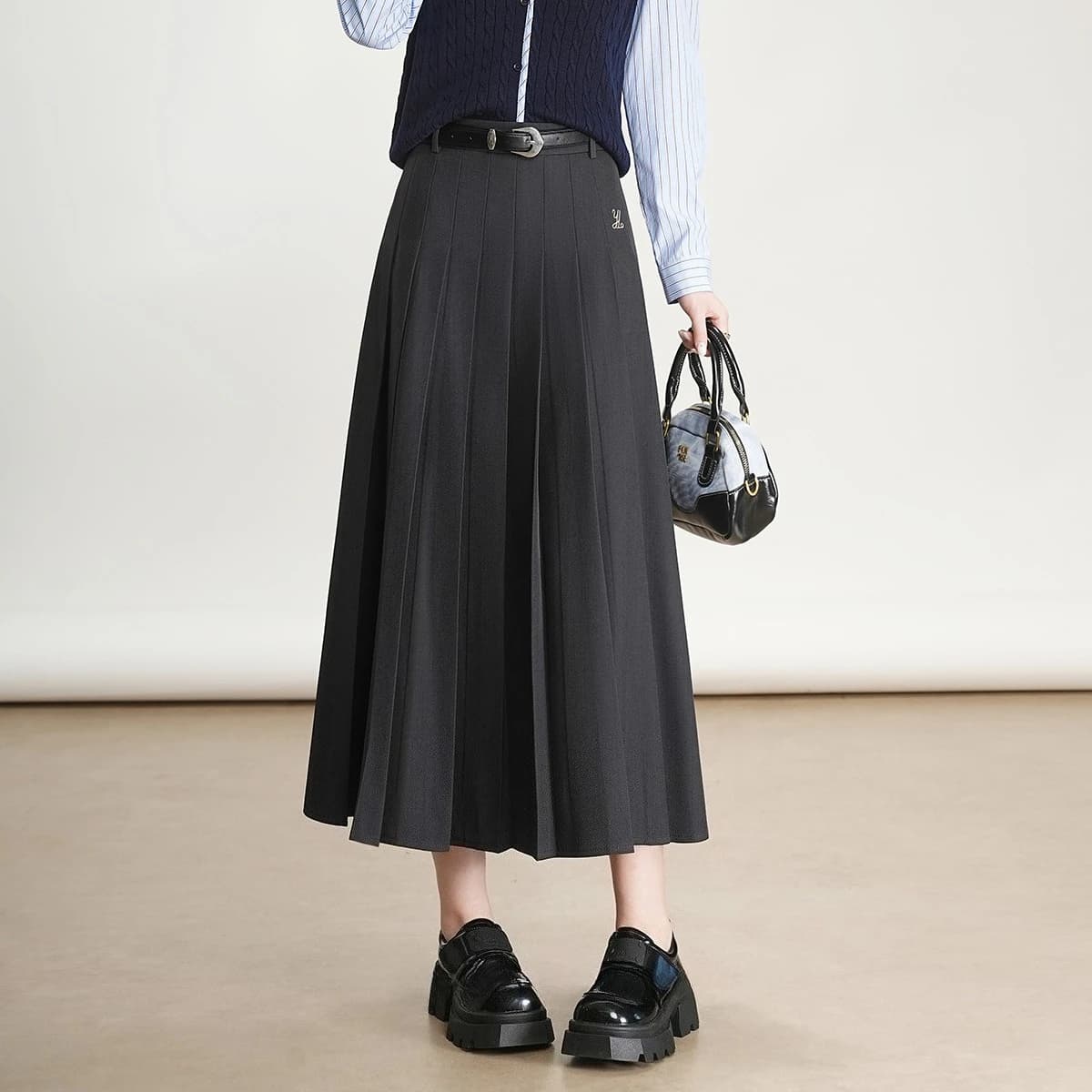 LOUISYAO Jupe plissée brodée simple, collection automne 2025, élégante, couleur unie, texturée, coup