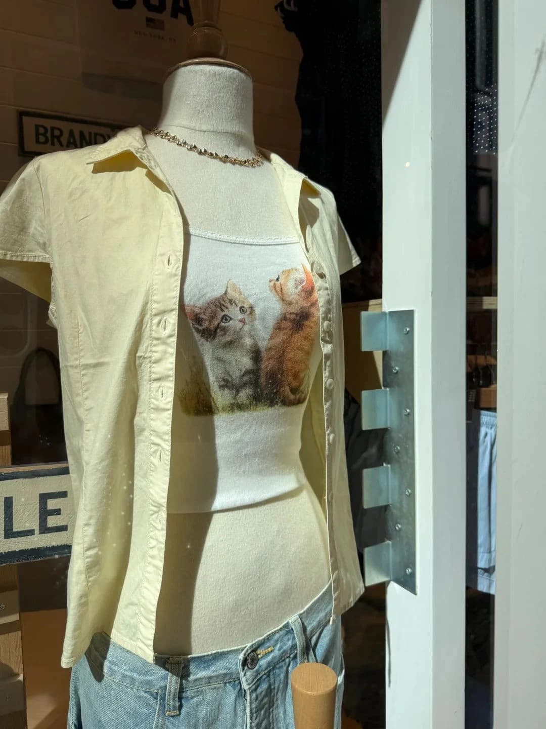 Beurre jaune T-Shirts Blouse femmes été col rabattu simple boutonnage manches courtes T-Shirts doux 