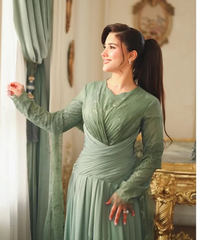 Robe de soirée formelle personnalisée verte, style kaftan, à manches longues, col rond, plissée, cou