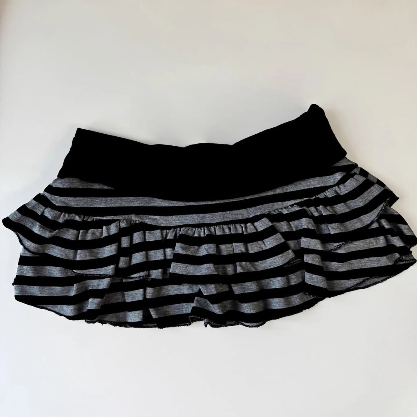 Nouvelle jupe courte trapèze Y2K sexy à rayures et blocs de couleur pour femme 2026, style streetwea