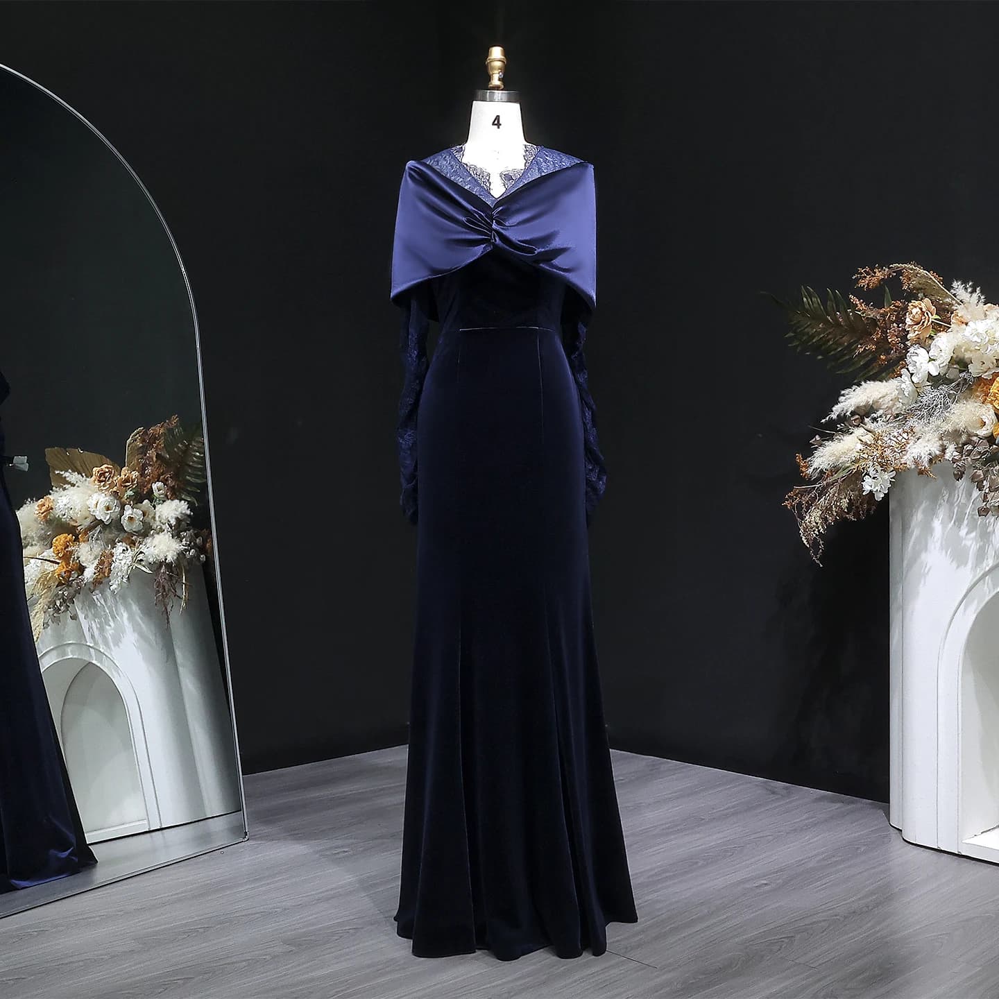 Robe de soirée longue sirène élégante en dentelle bleu marine Sharon Said avec cape pour femme, idéa