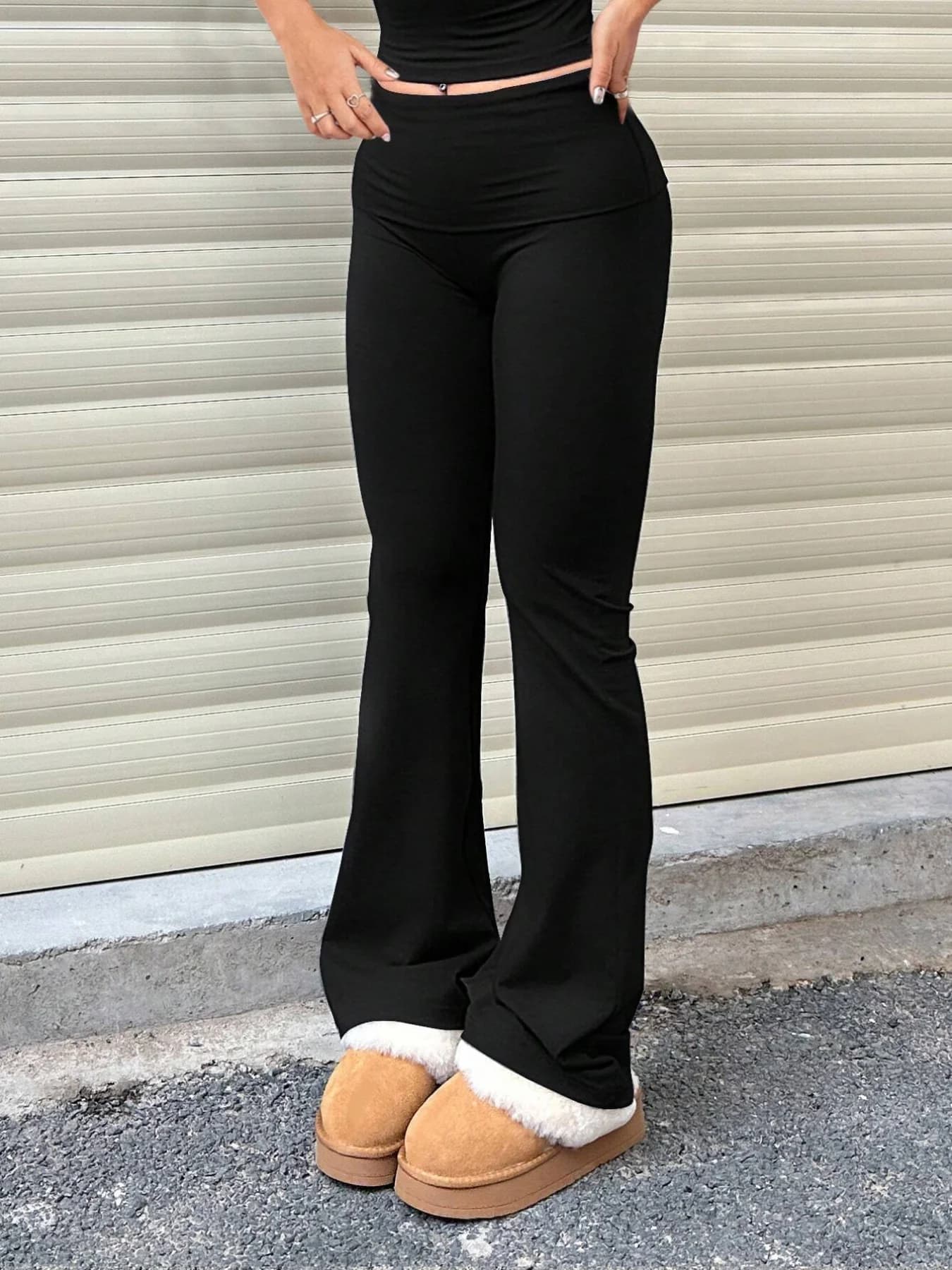 Leggings taille haute à jambe large couleur nude, effet sculptant la taille et rehausseur de fesses,