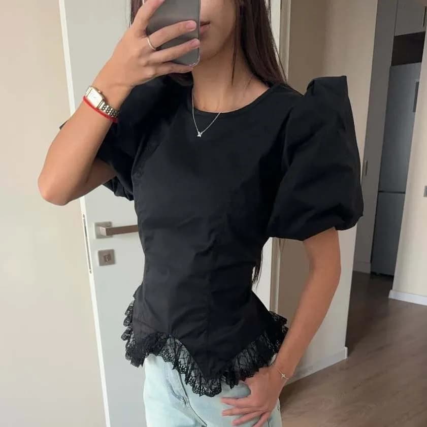 T-shirt à manches bouffantes et dentelle pour femme, style décontracté et élégant, idéal pour l'été 