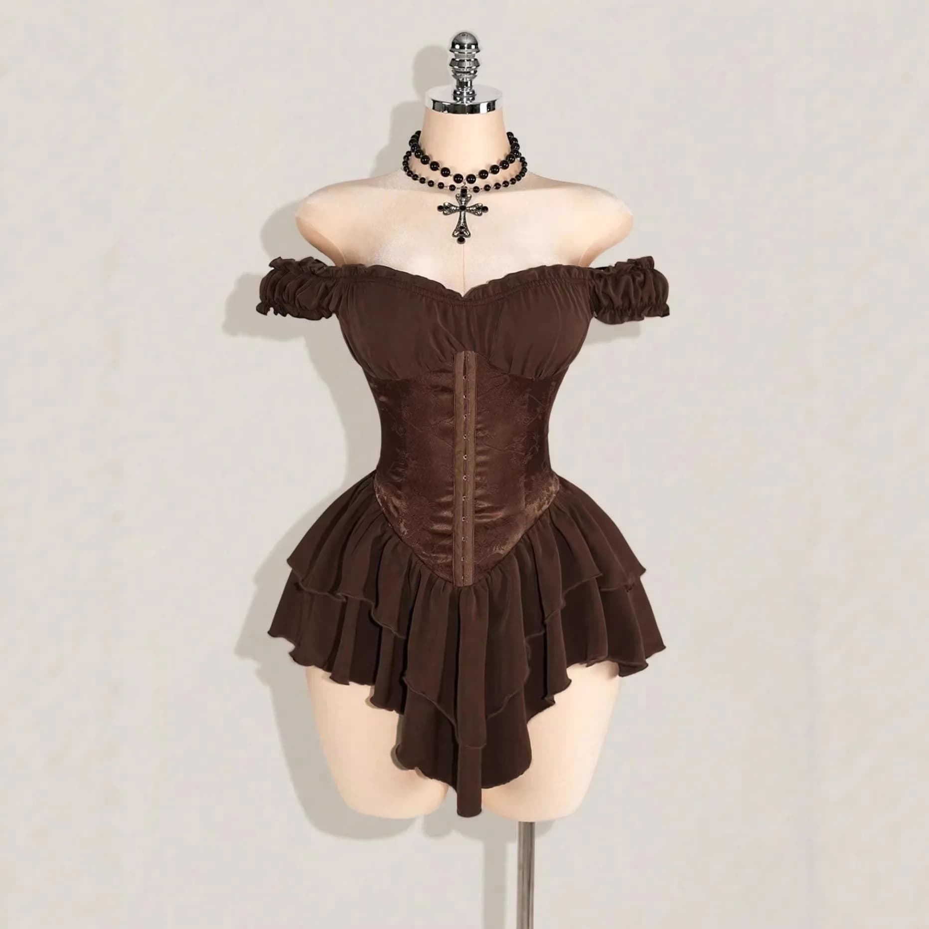 Mini-robe trapèze brodée patchwork plissée en dentelle, épaules dénudées, volants multicouches, tail